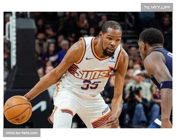 杜兰特后仰跳投划出完美弧线,里程碑时刻全场欢呼 杜兰特后仰跳投划出完美弧线,里程碑时刻全场欢呼