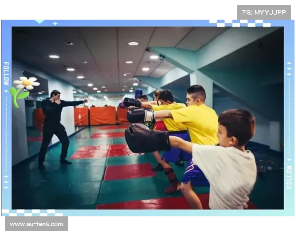 选手短裤滑落事件频发，引发对格斗服装安全性与规范性的讨论